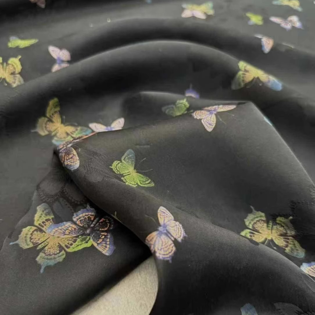 Черная тяжелая шелковая ткань  – обзор и цена Sewing Vest